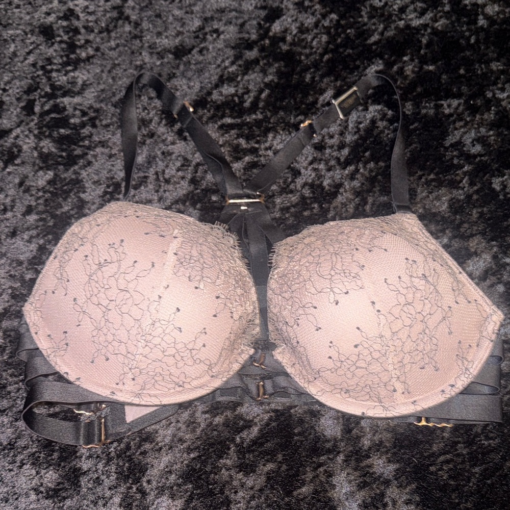 Victoria’s Secret NWT Lace Bra - Strappy